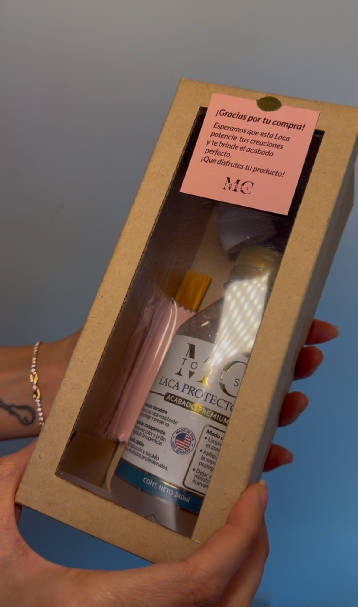 Foto real de la caja kraft con ventana
